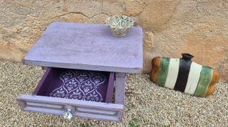 Mesita auxiliar provenzal con cajón