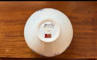 Jarrón ensaladera cerámica blanco azul y dorado.