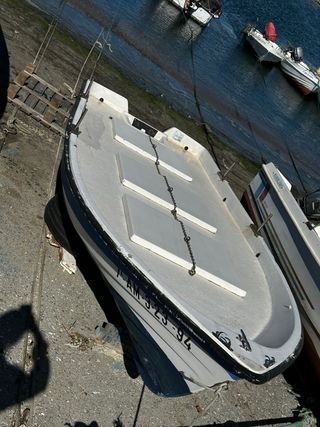 Barco “Caher 400” + Motor “Yamaha” 20 CV + Atraque