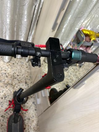 Patinete Eléctrico Negro y Rojo