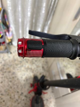 Patinete Eléctrico Negro y Rojo