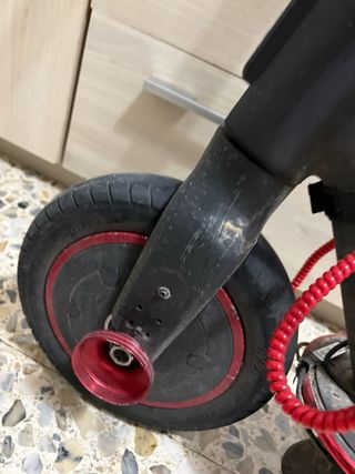 Patinete Eléctrico Negro y Rojo