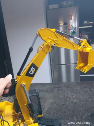 Escavatore Bruder CAT