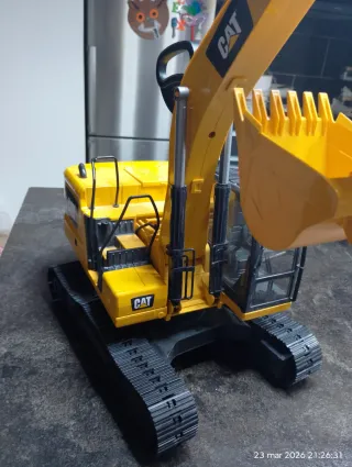 Escavatore Bruder CAT