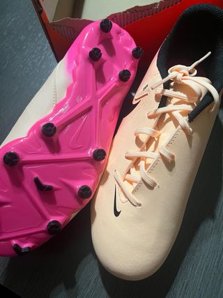 Botas de fútbol Nike Beige y Rosa
