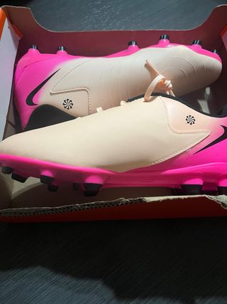 Botas de fútbol Nike Beige y Rosa