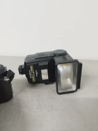 Cámara Pentax P30N con objetivo Pentax-A Zoom