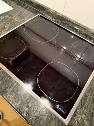 Horno, Vitrocerámica y Extractor Balay