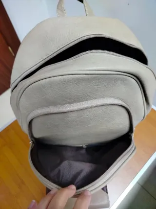 Mochila y Cartera Beige y Marrón