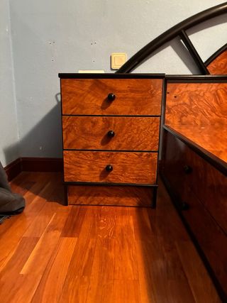 Canapé con 2 mesitas de noche