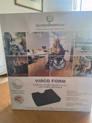 Sedia a rotelle con cuscino ergonomico