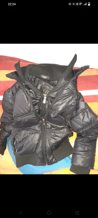 Cazadora negra acolchada