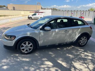 volvo C30, único propietario, revisiones al dia.
