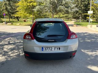 volvo C30, único propietario, revisiones al dia.
