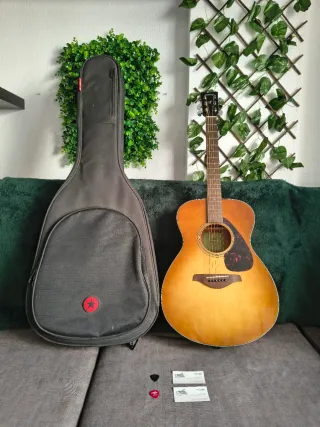 Yamaha FS800 Sand Burst (Tapa Sólida)