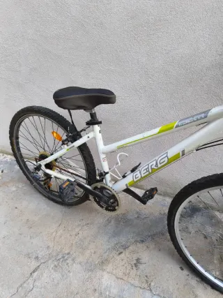 Bicicleta de paseo blanca