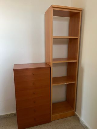 Mesa de comedor y sillas de madera