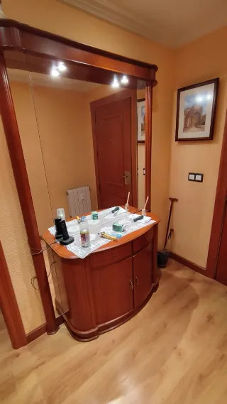 Mueble recibidor con espejo y cajones