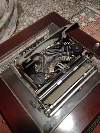 Máquina de escribir Imperial Model T 1930