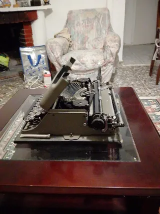 Máquina de escribir Imperial Model T 1930