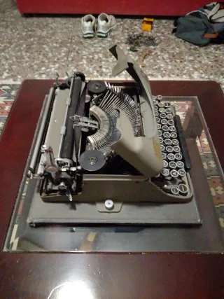 Máquina de escribir Imperial Model T 1930