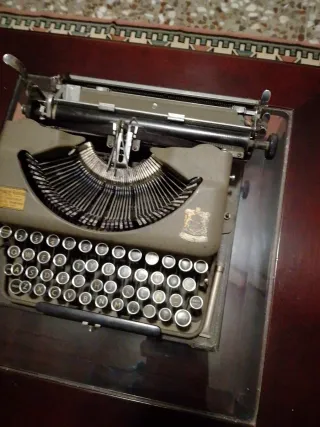 Máquina de escribir Imperial Model T 1930