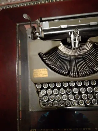 Máquina de escribir Imperial Model T 1930