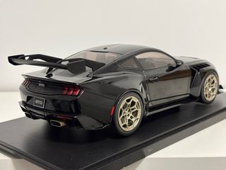 Ford Mustang GTD IXO escala 1/18
