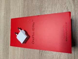 OnePlus 10 Pro 5G Caja Negra y Roja