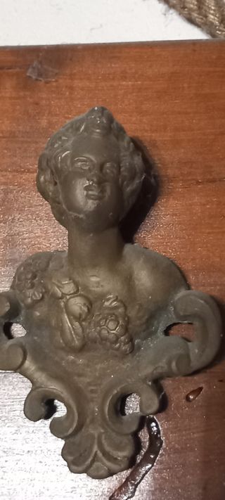 Antico fregio ottone brunito busto donna