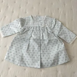 Vestido bebé niña con gorrito y sombrerito