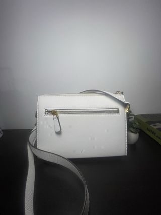 Bolso Guess Blanco y Dorado
