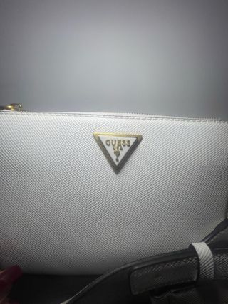 Bolso Guess Blanco y Dorado