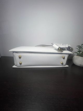 Bolso Guess Blanco y Dorado