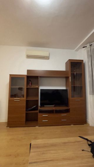 Mueble de salón madera y cristal