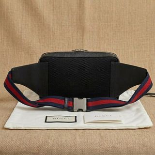 Gucci – Riñonera GG Supreme – Negro/Rojo
