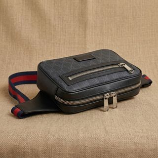 Gucci – Riñonera GG Supreme – Negro/Rojo