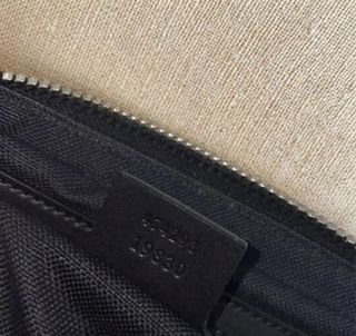 Gucci – Riñonera GG Supreme – Negro/Rojo