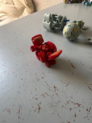 Bakugan Rojo y Gris