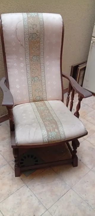 Mecedora de madera y tela