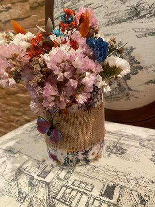 Centro de mesa flores secas pintadas a mano