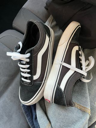 Zapatillas Vans Negras y Blancas