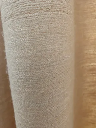 Cortinas beige y rojo