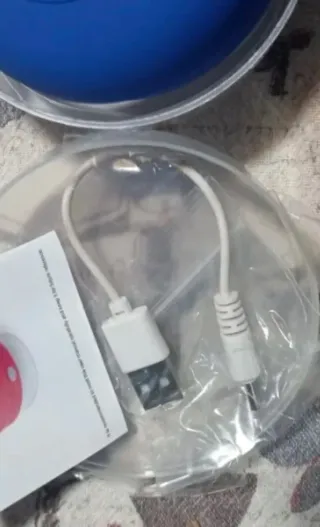 50 altavoces Bluetooth acuáticos nuevos embalados.