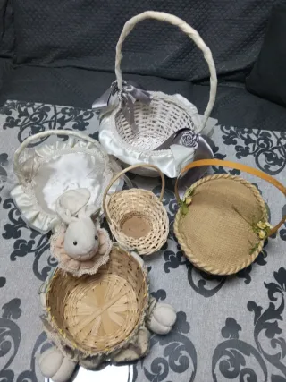 Gran lote de cestas tela y mimbre beige/gris