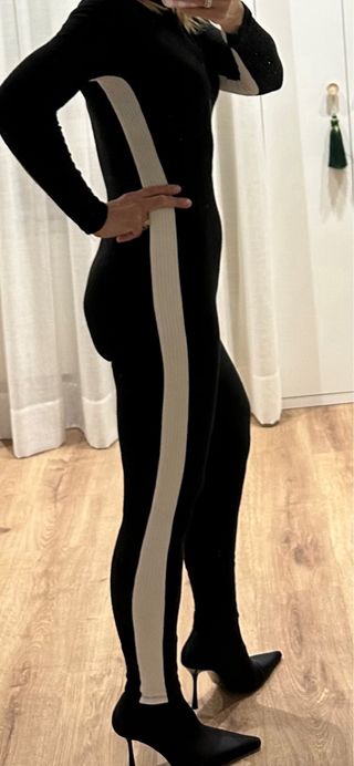 Mono Zara punto cremallera blanco y negro