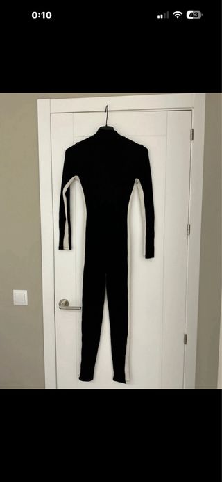 Mono Zara punto cremallera blanco y negro