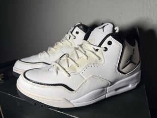 Zapatillas Jordan Blancas y Negras