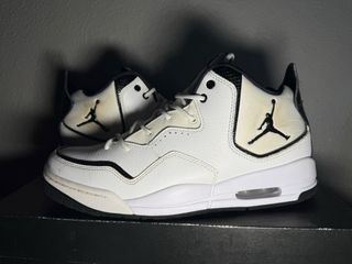 Zapatillas Jordan Blancas y Negras