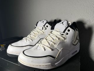 Zapatillas Jordan Blancas y Negras